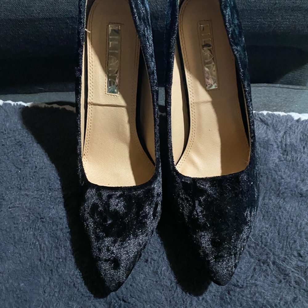 Heels - Picture 3 of 3